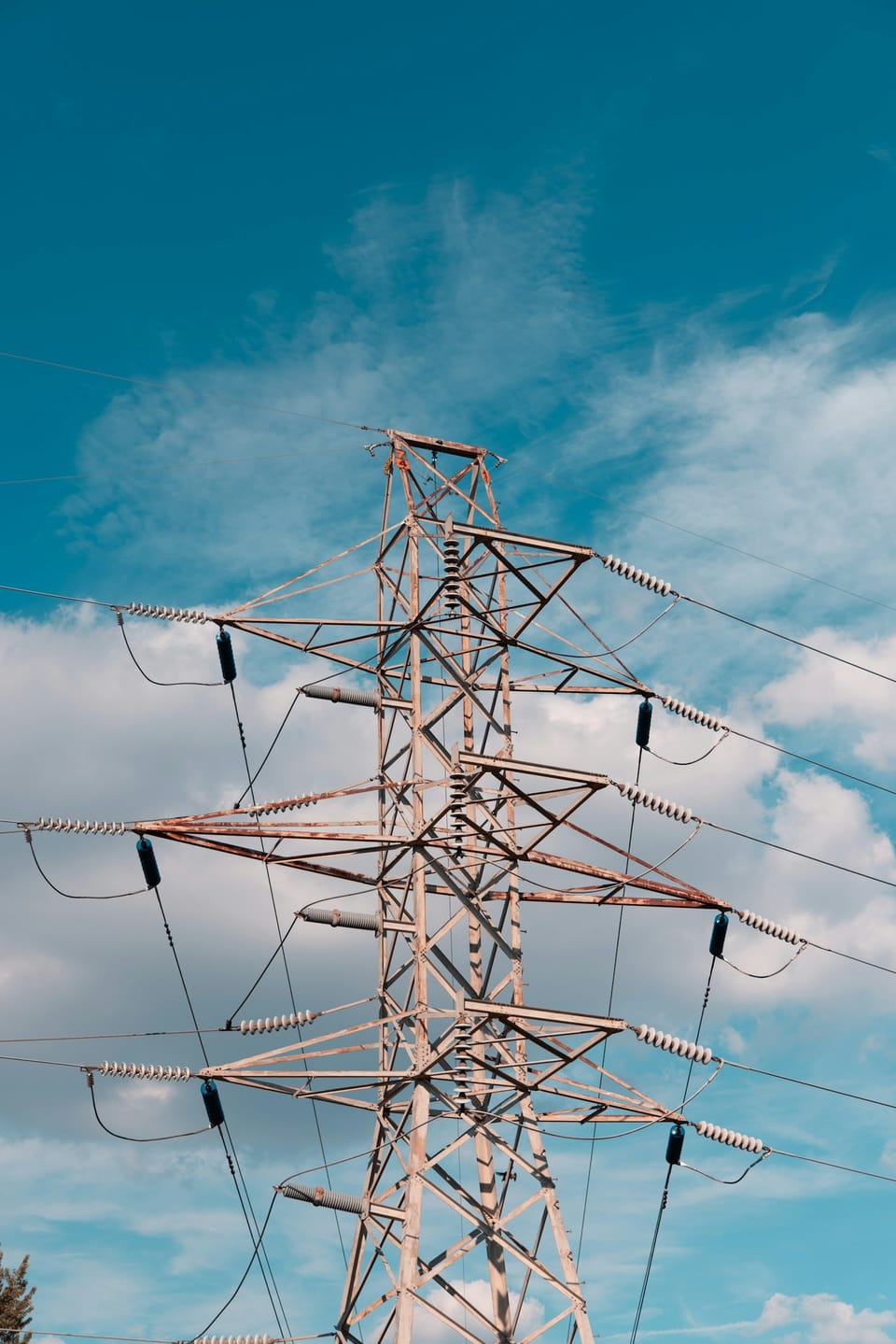 Electrical transmission tower